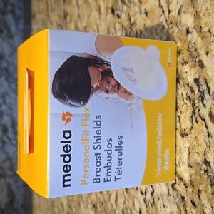 Medela Breast Shields Personal Fit Flex 24 mm oval-shaped 2 pack